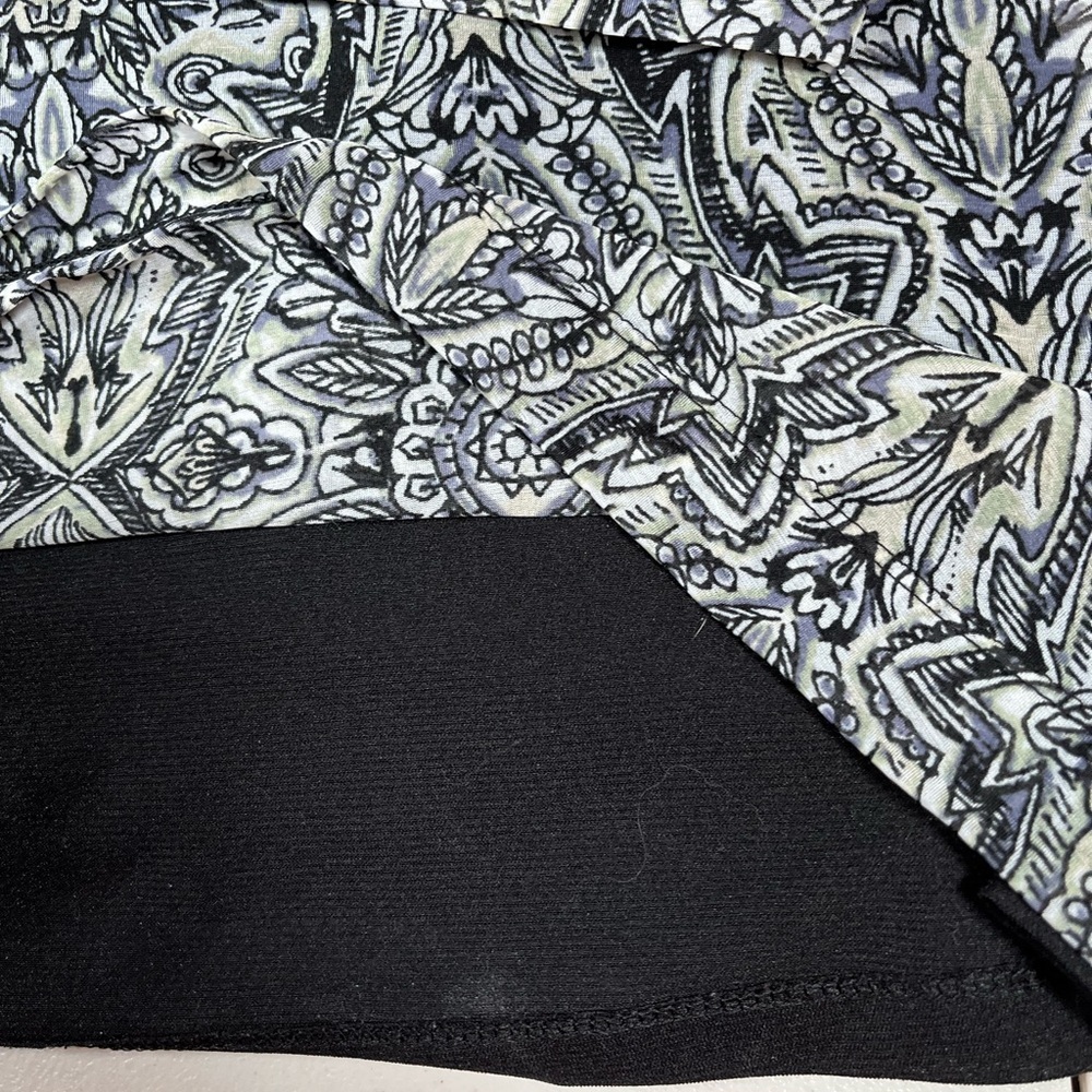 Croft & Barrow Monochrome Paisley Blouse - Picture 11 of 13